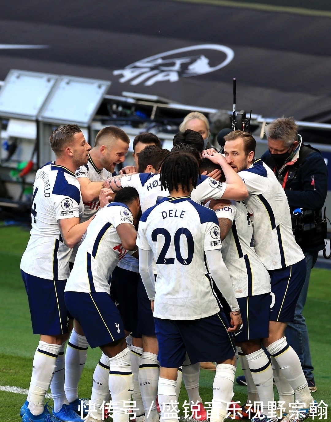 光明光桥路道路清扫